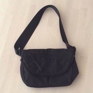 Lululemon festival bag